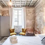 Stylish flat near Fori Imperiali ruins