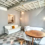 Stylish flat near Fori Imperiali ruins
