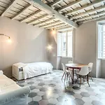 Stylish flat near Fori Imperiali ruins